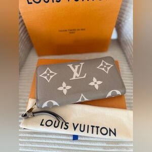 Louis Vuitton Zippy Wallet